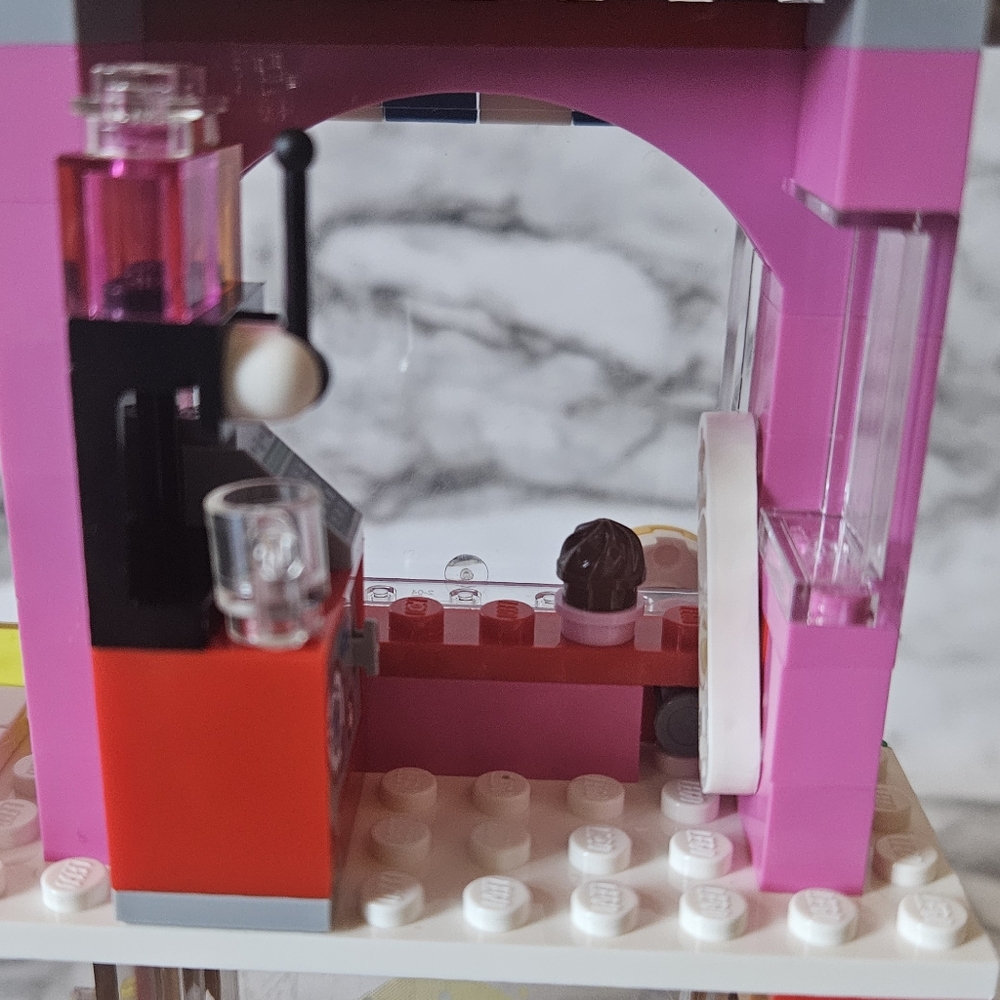 Lego DC Super Hero Girls Harley Quinn To The Rescue #41231 - Picture 12 of 16